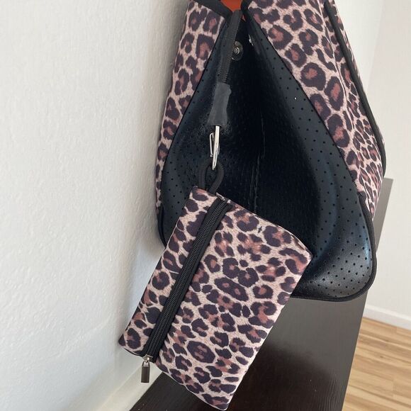 Neoprene Tote w/ Removable Pouch Cheetah Leopard Jaguar Mob‎ Wife Aesthetic - Picture 2 of 6